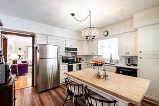 Building Photo - 535 W Montclaire Ave