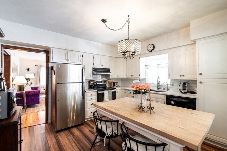 Primary Photo - 535 W Montclaire Ave