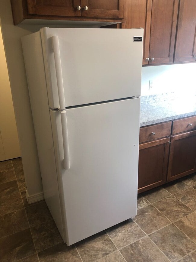 Building Photo - Total Remodel! Two Bedroom Duplex in North Salem