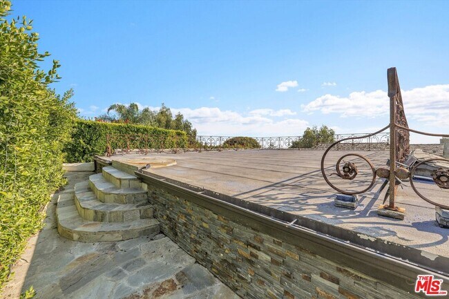 Building Photo - 1300 Summitridge Dr