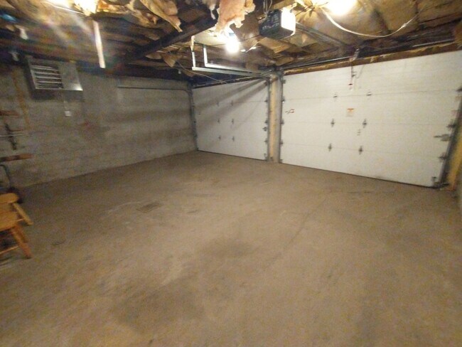 Building Photo - 724