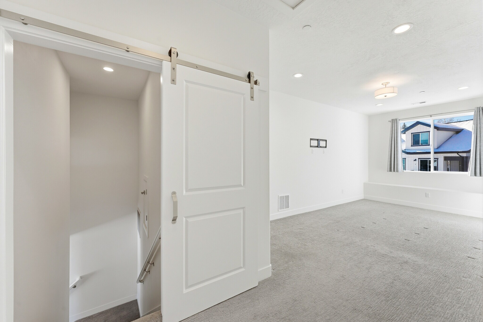 Building Photo - 3342 Santa Fe Rd