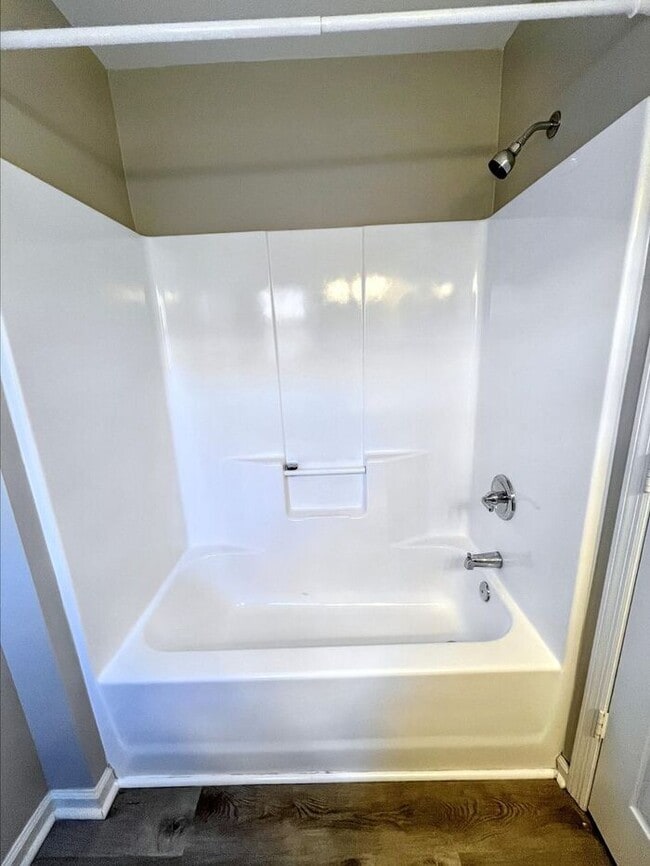 Building Photo - 3-Bedroom Home with Convenient Access to N...