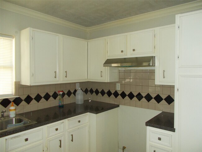 Building Photo - 8152 Garland St