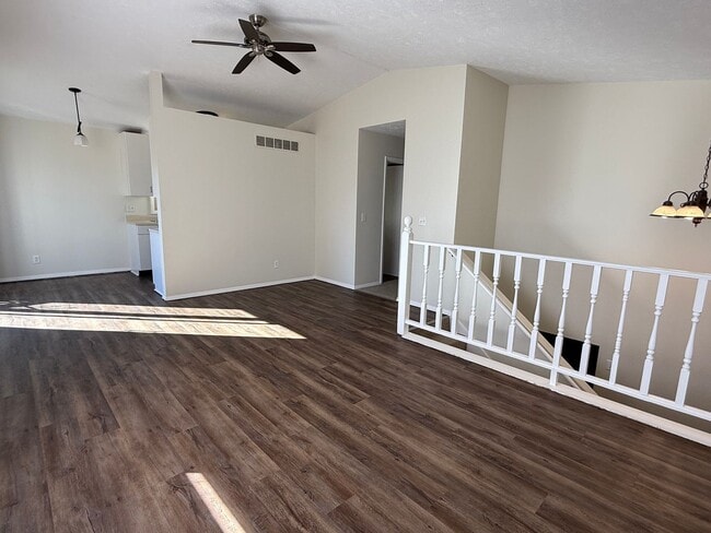 Building Photo - Incredible Large 4 Bedroom House!