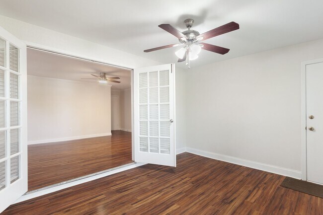 Building Photo - Spacious 2/2 Condo w/ Great Roommate Setup!
