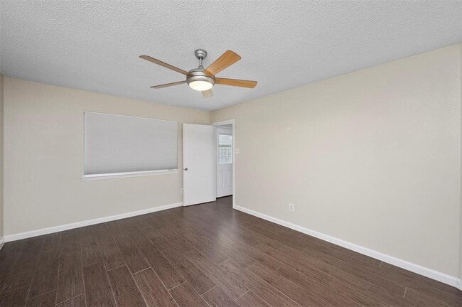 Building Photo - 3807 Cedar Valley Dr