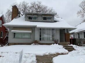 Building Photo - West Allis 3 bedroom 2 full bath home