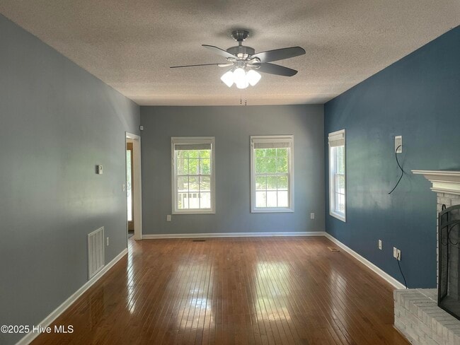 Building Photo - 151 Bayshore Dr