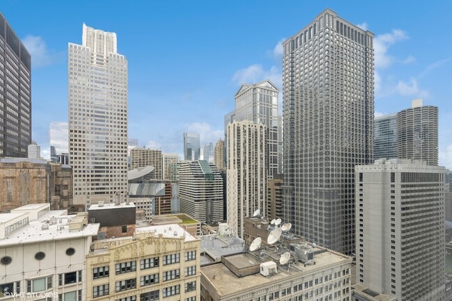 Building Photo - 8 E Randolph St