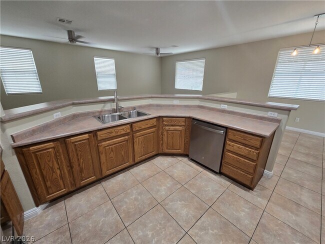 Building Photo - 2204 S Van Patten Pl