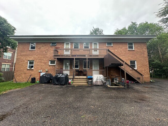 Building Photo - 2308 Parmenter St