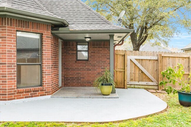 Building Photo - 112 Portulaca St