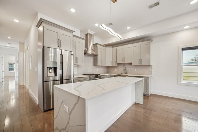 Building Photo - 46 Carlton Ave