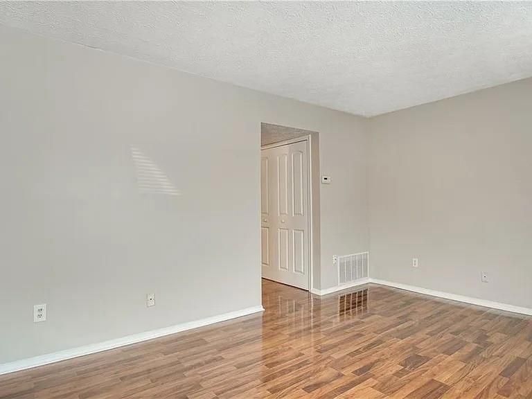 Building Photo - 28 Country Pl Ct