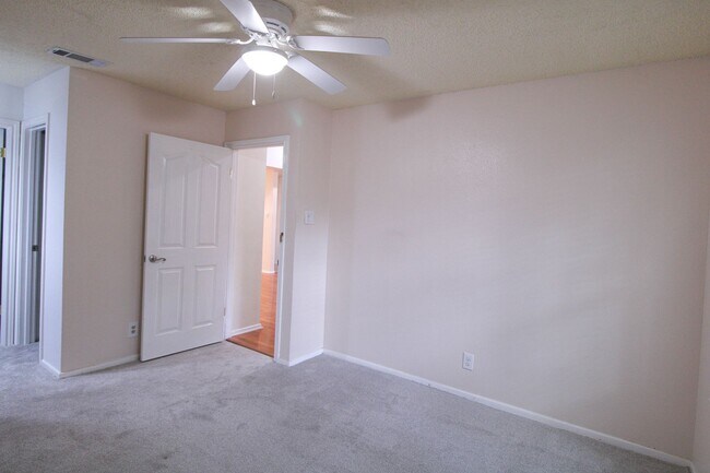 Building Photo - 13018 Heimer Rd
