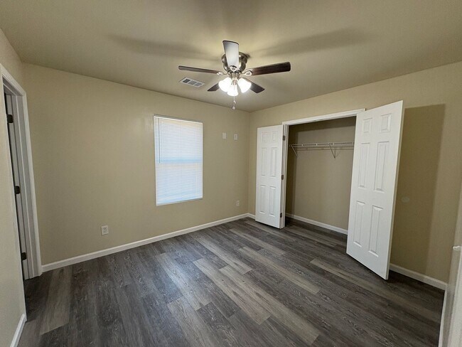 Building Photo - 308 S Third Street-Apartment 1