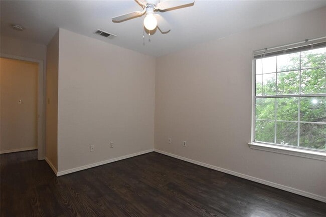 Building Photo - 921 Sagewood Trail