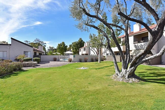Building Photo - 2938 N 61st Pl