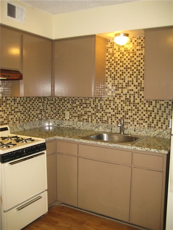 Building Photo - 2800 Swisher St