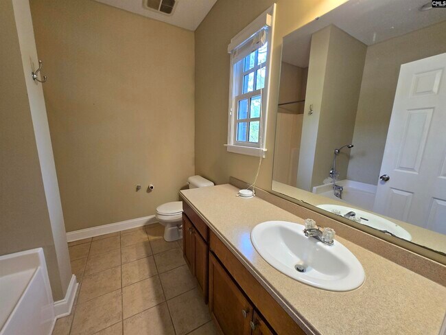 Building Photo - 301 Long Pointe Ln