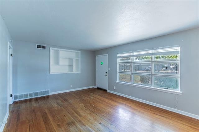 Building Photo - 4305 Cummings Dr