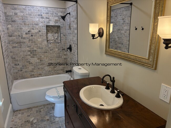 Building Photo - 31 Queen St