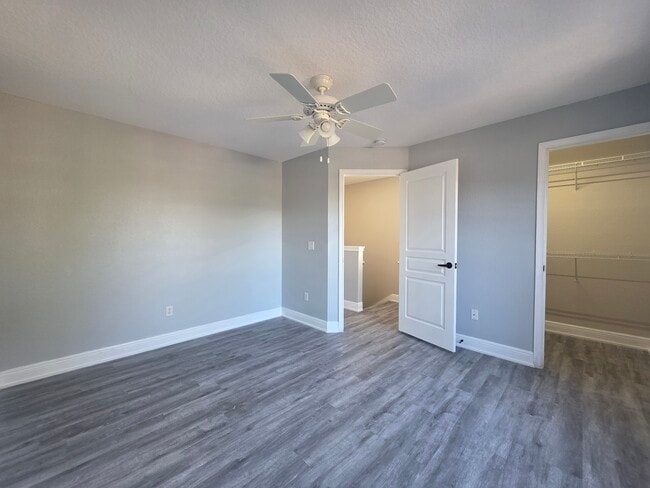 Building Photo - 637 Hillcrest St