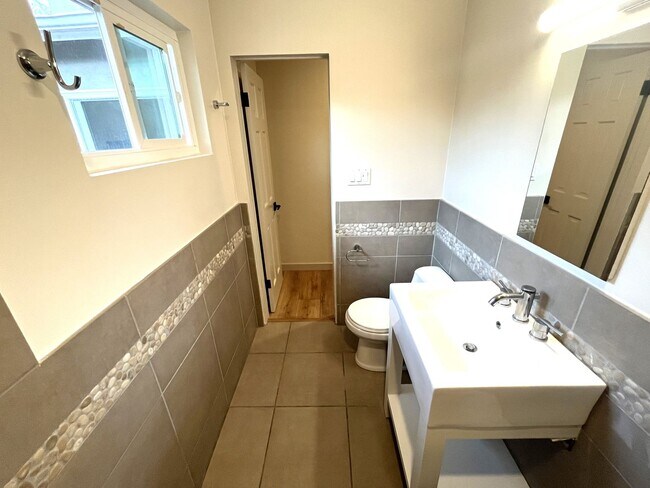 Building Photo - Modernized, 3BD/2BA House in Leucadia: Minutes to Beach, Town, YMCA!