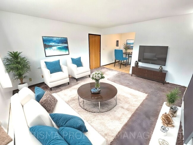 Building Photo - 2 BD, 1 BA in Garretson - Small Town Living Near Big City Amenities