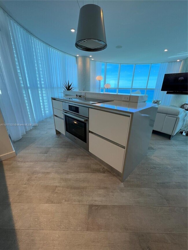 Building Photo - 6301 Collins Ave