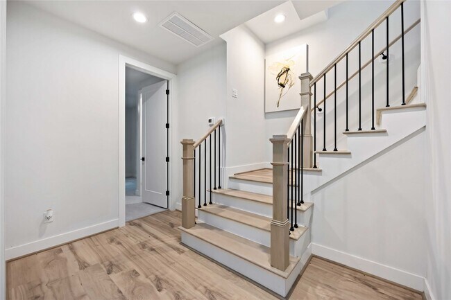 Building Photo - 6109 Campo Vista Dr