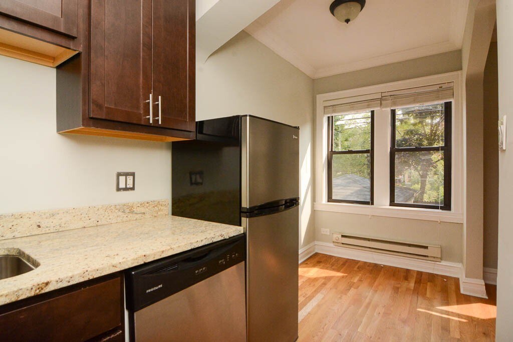 Building Photo - 4743 N Hermitage Ave