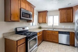 Building Photo - 806 E 65th St
