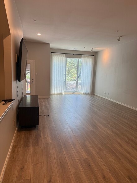 Building Photo - 4411 McKinney Ave
