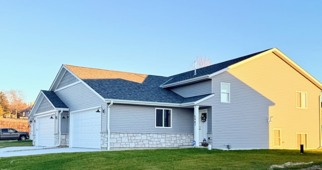 Building Photo - 5989-5991 Hanson Ct