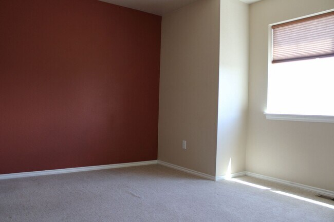 Building Photo - Stunning 3 Bedroom Home in North Fort Coll...