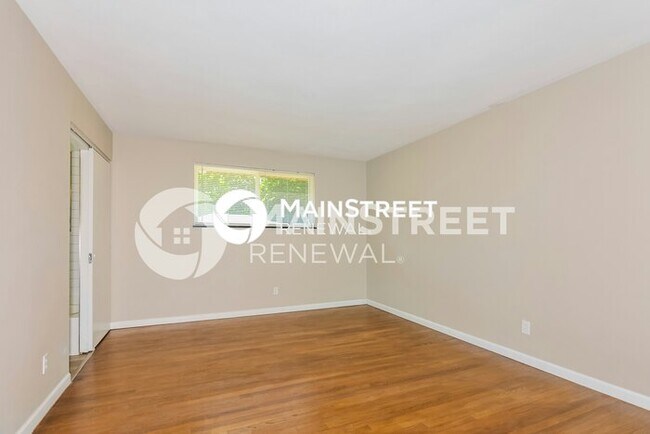 Building Photo - 1120 Spring Valley Dr