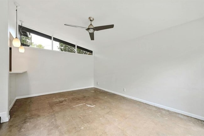 Building Photo - 5511 Jim Hogg Ave