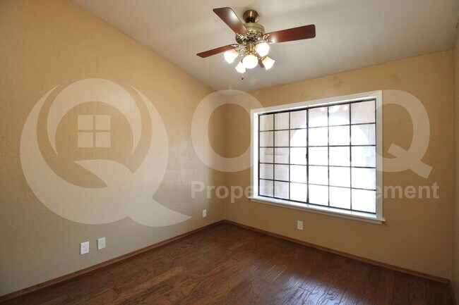 Building Photo - 2827 E Adobe St