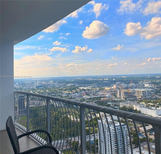 Building Photo - 1750 N Bayshore Dr