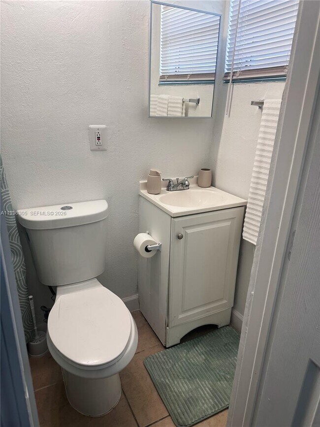 Building Photo - 1265 SW 6th St