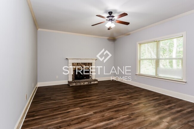 Building Photo - REDUCED! - NOW OFFERING FIRST FULL MONTH F...