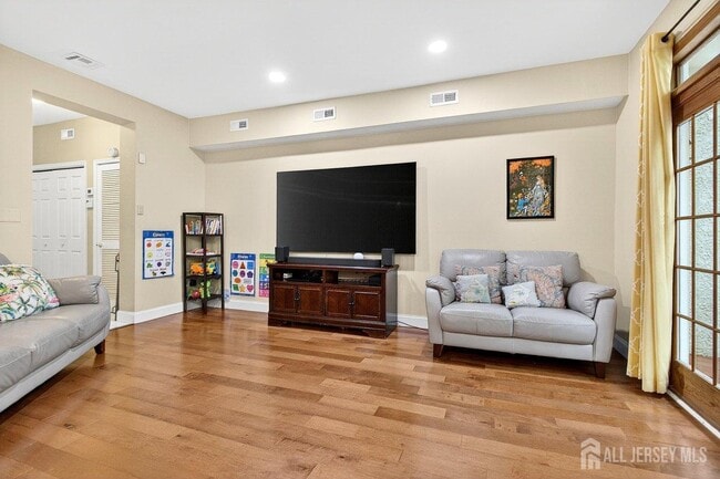 Building Photo - 64 Ashford Dr