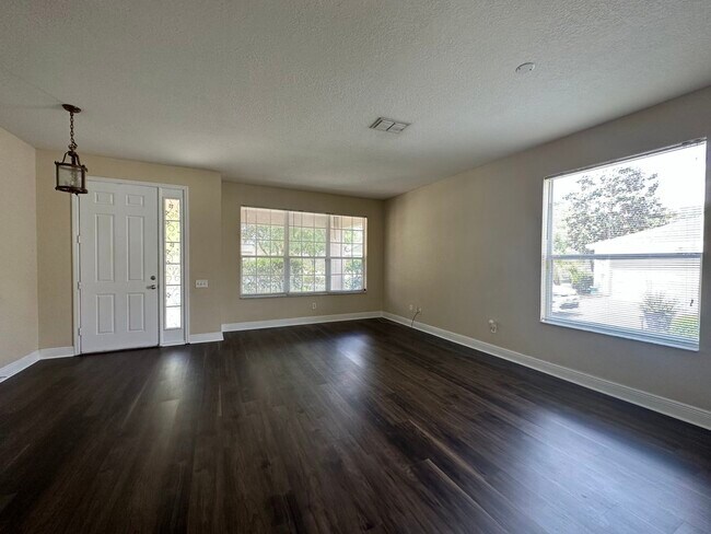 Building Photo - 2211 Pine Oaks Tr