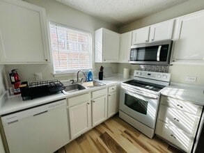 Building Photo - 5600 Brandycrest Dr