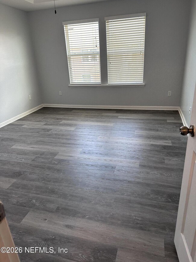 Building Photo - 352 Richmond Dr