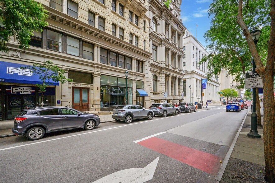 Building Photo - 1001 Chestnut St
