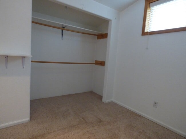 Building Photo - 3 Bedroom 1 Bath Home