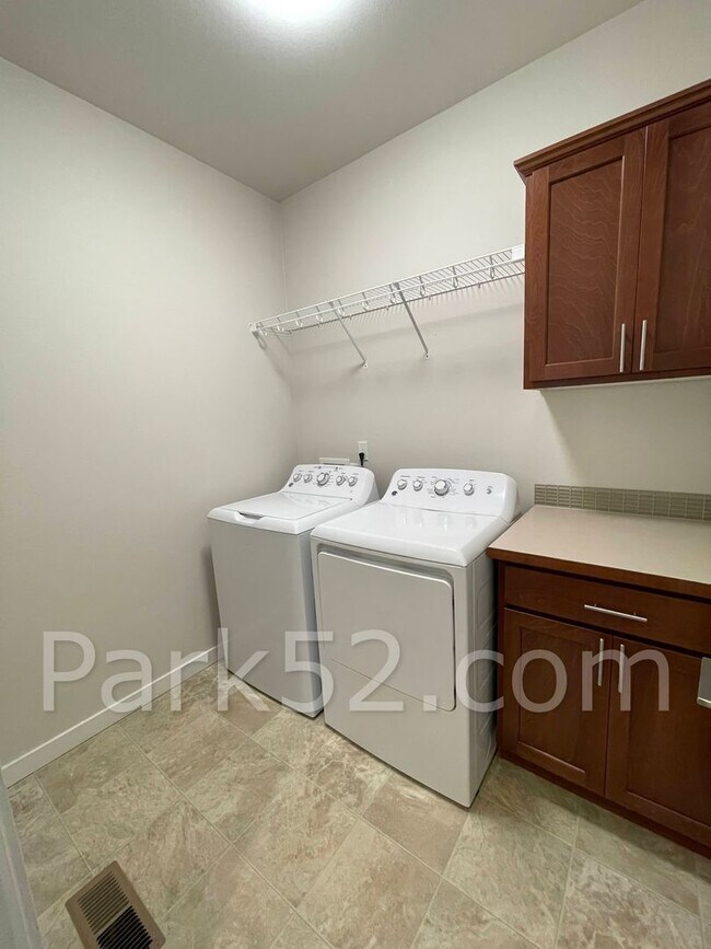 Building Photo - Half Off First Full Month! 4 Bedroom Single Family Home in Lacey